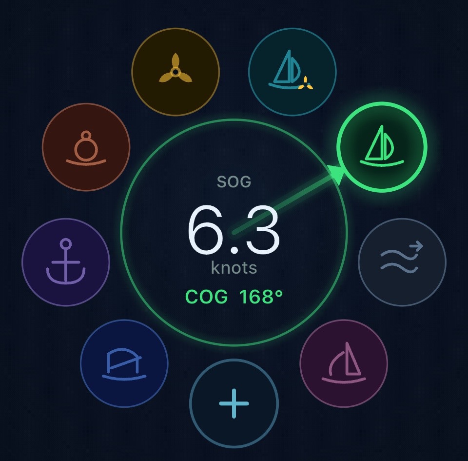 Das Statusrad der App: acht Status-Symbole um SOG und COG